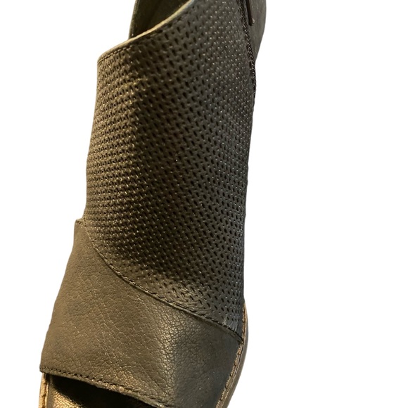 Black Lucky Brand size 8M cutout booties. - Picture 8 of 9